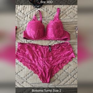 Plus Fushia Lingerie Set
